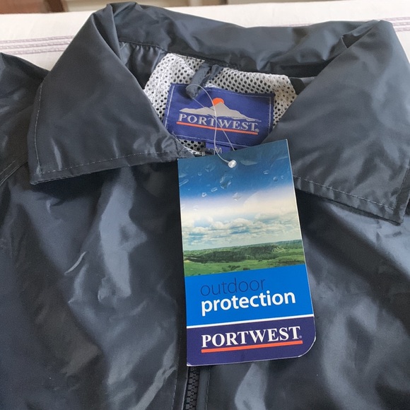 Navy Raincoat NEW WITH TAGS - Picture 5 of 7